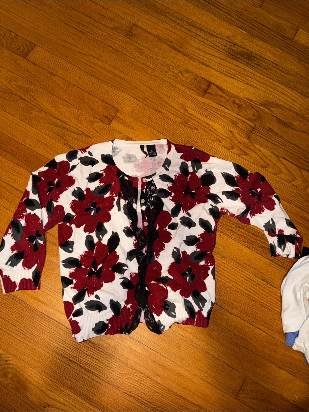 Women’s gorgeous Floral and lace poppy Button-Up Cardigan - Red, Black & White